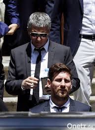 Don't bother searching lionel messi father, lionel messi father tax fraud, or jorge horacio messi sentenced because you'll find all the details about jorge horácio messi below. Urteil Gegen Weltfussballer 21 Monate Haft Fur Lionel Messi Onetz