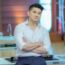 Letakkan dalgona foam di atas susu hingga memenuhi permukan gelas. Viral Dalgona Coffee Chef Arnold Pertanyakan Versi Susu Bubuk Showbiz Liputan6 Com