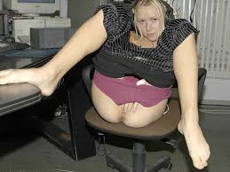 Засветы в офисе - порно фото голых девушек