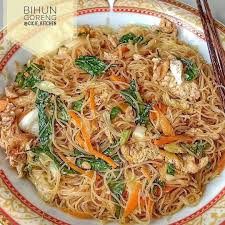 Gak ada timun tomat pun jadi. Resep Masakan Mudah Enak Bihun Goreng Sederhana By Cicie Kitchen Bahan 2 Keping Bihun 1 Ikat Sawi Hijau Caisim Sayuran Kol Secukupnya 2 Wortel Potong Korek Api 4 Daun