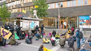 A blast from the past! Extinction Rebellion In Berlin Die Rebellionswelle Rollt Gemachlich