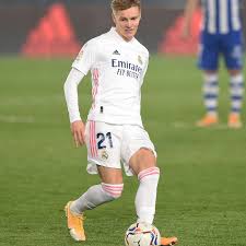 Martin ødegaard is a norwegian professional footballer who plays as an attacking midfielder for la liga club real madrid and the norway nati. Martin Odegaard Close To Arsenal Loan The Short Fuse