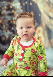 Kaylor J wore his cute little SGB grinch pajamas in his Christmas pictures  this weekend!! ❤️
