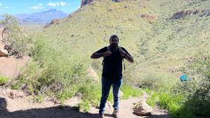 Mmmm pretty flowers and biscuit 🍪⛰️