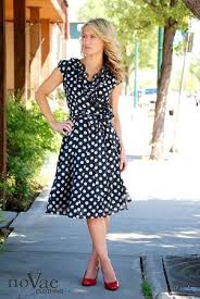 Black And White Polka Dot Dress With Red Shoes Diy Tufted Ottoman Fabric Recover Tutorial Modest Outfits Modest Dresses Modesty Dress