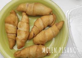 Tuang minyak ke dalam wajan kemudian masukkan pisang molen. Resep Molen Pisang Mini Renyah Garing Awet Anti Gagal Kreasi Masakan