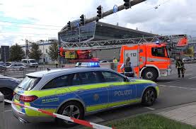 Das wasser unterspülte ein gerüst an. Die Feuerwehr Muss In Stuttgart Ein Gerust Stutzen Das Nach Dem Unwetter Umzusturzen Drohte Stuttgarter Nachrichten