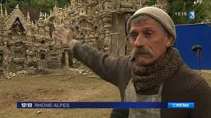 Le facteur cheval ayant acquis par l'expérience une meilleure connaissance de la maçonnerie, use plus volontiers du mortier et des armatures en métal. Tournage De Facteur Cheval A Hauterives Avec J Gamblin Et L Casta Youtube