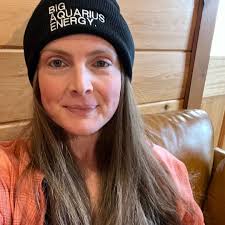 Amanda Mitzel's Instagram, Twitter & Facebook