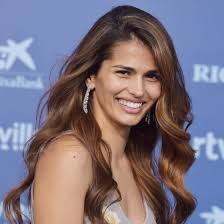 Así han sido los dos vestidos de novia (de firma española) de Sara Sálamo  para su boda en secreto con Isco Alarcón