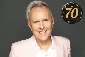 Howard turns 70 this weekend. Would everyone in this group please join me  in wishing him many happy returns and huge congratulations from all loyal  fans from all corners of the globe.