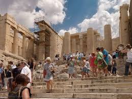 From akros (άκρος) or akron (άκρον), highest, topmost, outermost and polis (πόλις), city; Reisetipp Akropolis In Athen Offnungszeiten Eintrittspreise
