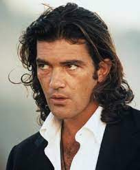 He is now an international film star known for playing zorro in the eponymous film series. Ivan Carlson Ivancarlsonva0 Frisuren Langhaar Lange Haare Manner Lange Frisuren Fur Manner