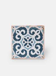 En noir et blanc ou de couleur, le carreau de ciment est de plus en plus tendance et il s'invite dans la cuisine ! Carrelage Imitation Carreaux De Ciment Sol Mur Credence Salle D Eau