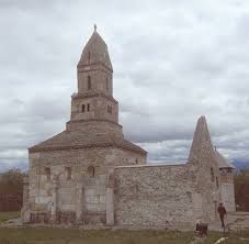 În lăcaşul de cult nu se mai ţin slujbe şi poate fi vizitată doar ca muzeu. Biserica Din DensuÈ Jud Hunedoara Este FÄrÄ Pereche In ToatÄ Romanimea Ziarul NaÅ£iunea