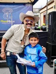 Los niños de #Mixco son felices porque tienen un buen alcalde!! Entrega de  útiles en la Brigada Z7 de #Mixco.