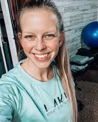 Amanda Hoeg's Instagram, Twitter & Facebook