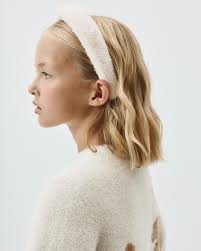 Stepping into summer with these adorable daisy socks! 🌼💛