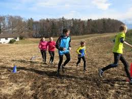 Einige kinder überspringen jedoch das krabbeln und versuchen gleich, sich vorsichtig aufzurichten (siehe auch: Lauftraining Fur Kinder Unterscheidet Sich Stark Vom Erwachsenen Lauftipps Das Grosse Laufportal