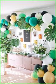 Idee Cadeau Fete Des Peres 2019 Jungle Party Cruz Turns One Monde Du Cadeau Idee Deco Anniversaire Fete Safari Deco Anniversaire