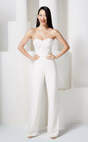 Seien sie kreativ und machen sie keine kompromisse mit dem perfekten aussehen. Jumpsuit Zur Hochzeit Bustier Tragerlos Bluten Deko Weiss Stoff Hochzeitsoutfit Brautkleid Schlicht Kleid Hochzeit