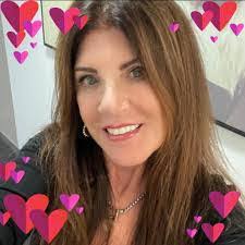 Karen Manuel's Instagram, Twitter & Facebook