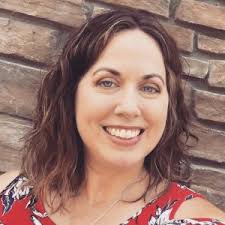 6 Ways to Honor Mary In & Around Our Homes