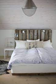 Rustically beautiful knots, burls, whorls and dings add to the inherent beauty of this piece, which i… 13 Diy Headboards Made From Repurposed Wood Lit En Palette Tete De Lit Palette Lit Palette Bois