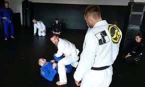 A variation on ju jitsu modified by helio gracie in brazil. Brazilian Jiu Jitsu Gruppen Und Privattraining In Berlin