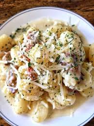 Gnocchi With Bacon Cream Sauce Recette Recettes De Cuisine Cuisine Italienne Recette Gnocchi