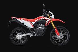 Dapatkan harga terkini motor honda, promo juli 2021, baca review redaksi, dealer, dan pasang notifikasi agar tidak terlewatkan motor yang akan daftar harga motor honda indonesia 2021. Daftar Harga Motor Trail 150 Cc Per 6 April 2020 Lengkap Honda Crf150l Naik Rp 300 Ribuan Gridoto Com