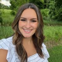 Ashley Rettig's Instagram, Twitter & Facebook