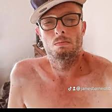 👤(1) this user wants to send you a message. (Like to accept)