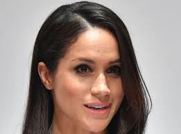 Tous les joueurs, et même les membres du staff, se sont mis aux fenêtres. Meghan Markle Se Tape La Honte Sa Grosse Boulette Vestimentaire
