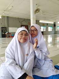 Cikgu tu nama dia cikgu harris. Farah Dengan Cikgu Ohcerita
