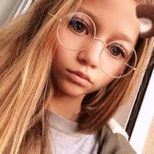 Emma Ruiz's Instagram, Twitter & Facebook