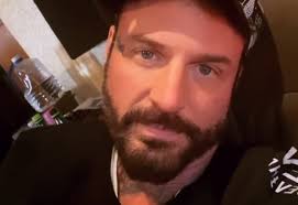 Ex-FIVE FINGER DEATH PUNCH Guitarist JASON HOOK Is Looking For The 'Right'  Singer For His New Band