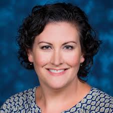 Have you met Natalie Jolly Uehara? 👀 Formerly Oahu based as the director  of Castle DanceForce and choreographer and director of Diamond Head  Theatre, she now lives and works in Austin Texas.