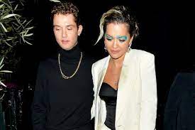 She rose to prominence in february 2012 when she featured on dj fresh's single hot right now. Rita Ora Ihr Neuer Freund Ist Jude Laws Sohn Gala De