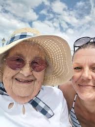 Please see the final “mother's day request” masterpieces created with my  fake apple pen. The first lovely couple was requested by Uday Sharma. The  second was requested by Leonie Holroyd, a hyper