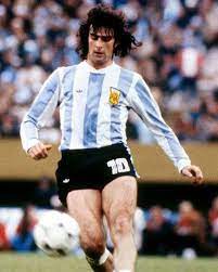 Pretty aggressive and able to deliver a decent hit once in a while. Mario Kempes Alchetron The Free Social Encyclopedia