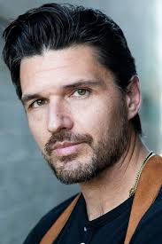 Russell Quinn's Instagram, Twitter & Facebook