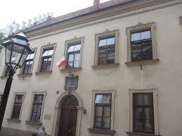 It comprises 16 faculties, where nearly 4 thousand academic staff conduct research and provide education to over 40 thousand students, within the framework of more than 80 different fields of study Schon Jagiellonian University Collegium Medicum Krakau Reisebewertungen Tripadvisor