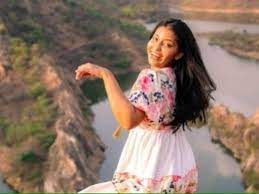 Travel influencer Aanvi Kamdar dies after falling into 300 ft gorge | India  News - Business Standard