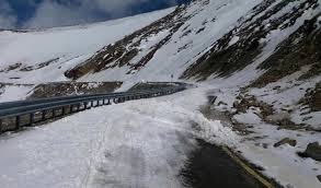 Soseaua transalpina (dn 67c) a fost inchisa, atat pe tronsonul care traverseaza judetul valcea, cat in mod obisnuit, transalpina, la fel ca si transfagarasanul, este inchisa pe timp de iarna. Transalpina Nu Va Fi DeschisÄƒ De Paste Pentru CÄƒ Iarna A Revenit La Ranca FrumuseÈ›e È™i Suflet
