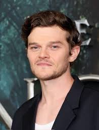 Chúc mừng sinh nhật Robert Aramayo, Elrond Bán Tiên yêu quý của chúng ta! :  r/LOTR_on_Prime