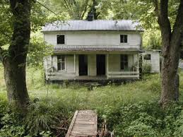 Pictured Here Is An Abandoned Country House In Million Ky In Madison County Take A Left At Million Bible Chu Abandoned Places Old Farm Houses Abandoned Houses