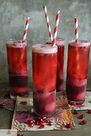 A vous le punch de noel, les cocktails à base de fruits et d'eau pétillante, les boissons à base de vins comme la sangria ou les versions sans alcool. 10 Cocktails Festifs Pour Ton Prochain Party De Noel Nightlife