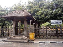 • sunan gunung jati (cirebon) full movie. Makam Sunan Drajat Menikmati Wisata Religi Di Lamongan Tempat Me