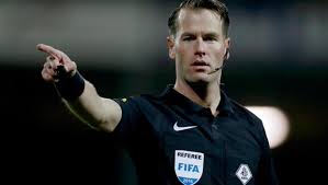 Poliziotto, tra i migliori fischietti olandesi, è il più giovane direttore di gara nella storia della federcalcio orange. Danny Makkelie Arbitrara El Real Madrid Chelsea